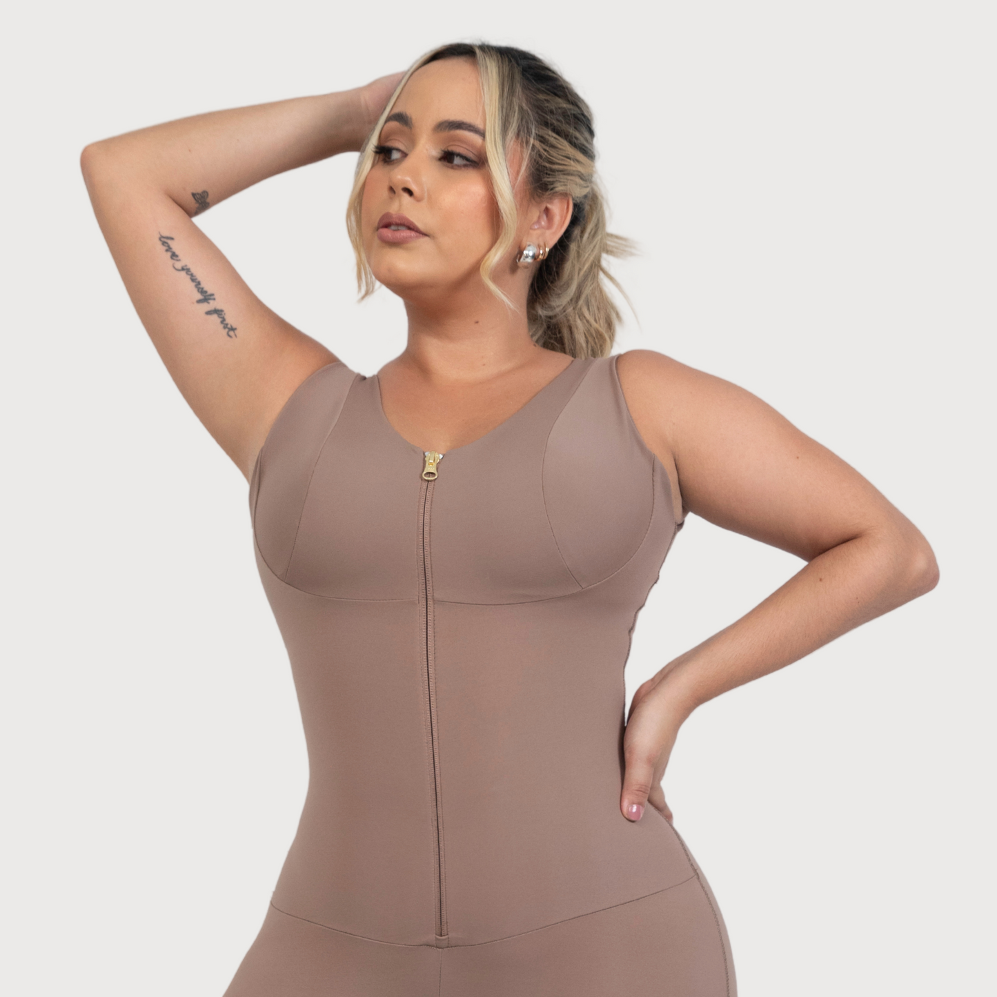 Enterizo largo de cierre con control de abdomen